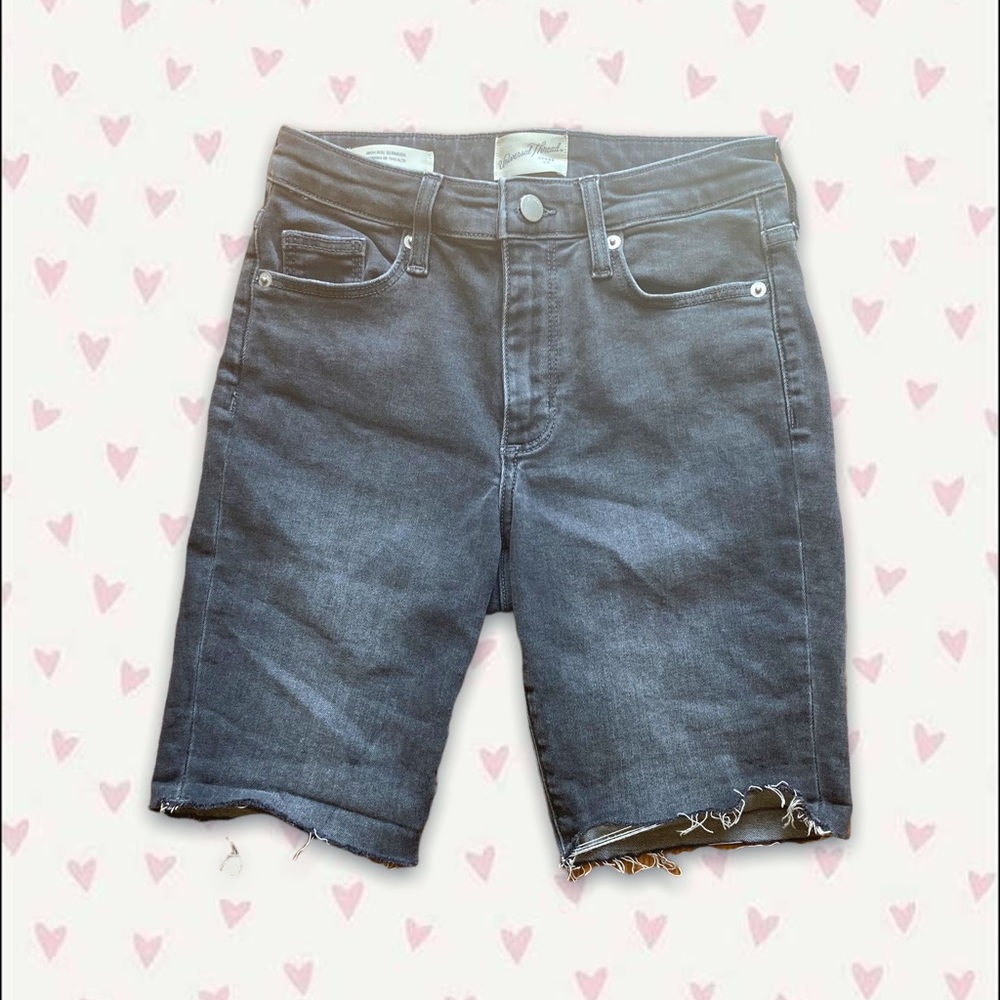Universal Theead black Bermuda shorts Size 0/25R.